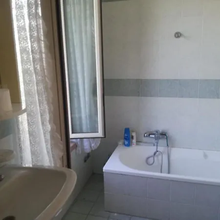 Casa Anto&ben 150mq - 2 Min A Piedi Dal Centro Nyaraló